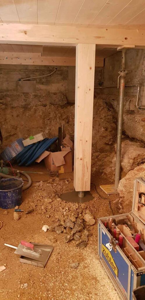 Fundamentfüsse werden in den Fels von Aarau einbetoniert