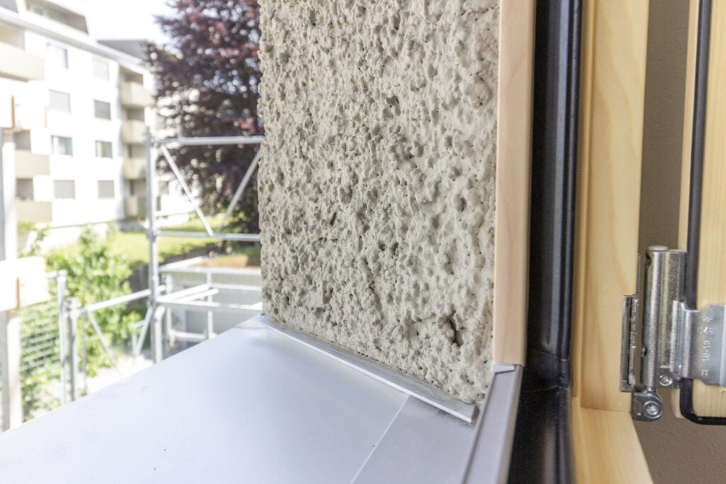 Fensterlaibungen sind abgeschrägt für mehr Sichtwinkel