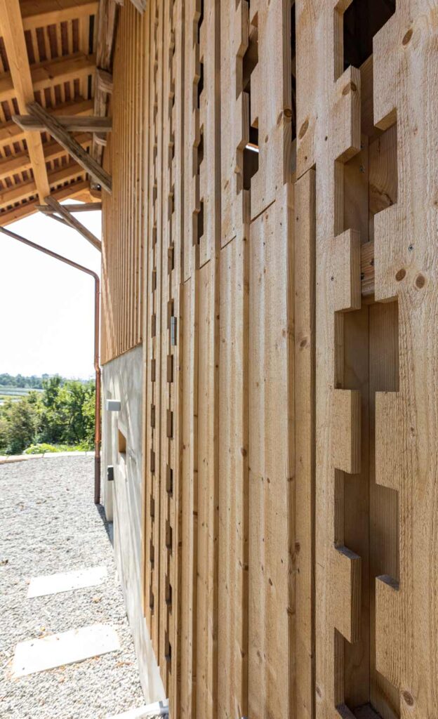 Streiflichtaufnahme von Holzverschalung